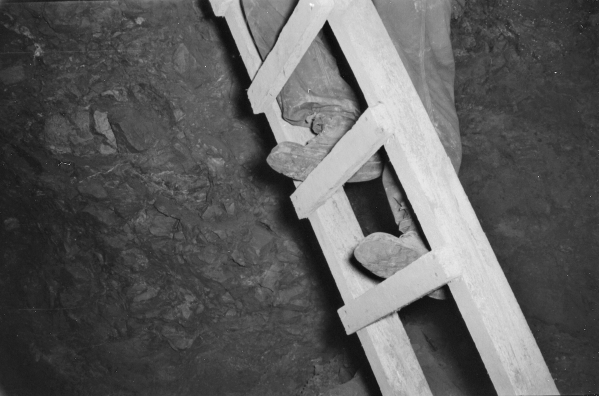 Farlige forhold og farlige arbeidsmetoder i gruva. Feil bruk av stige.