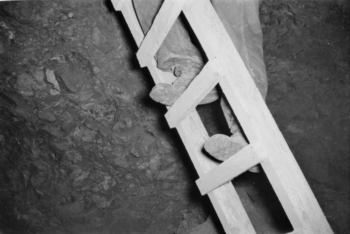 Farlige forhold og farlige arbeidsmetoder i gruva. Feil bruk av stige.