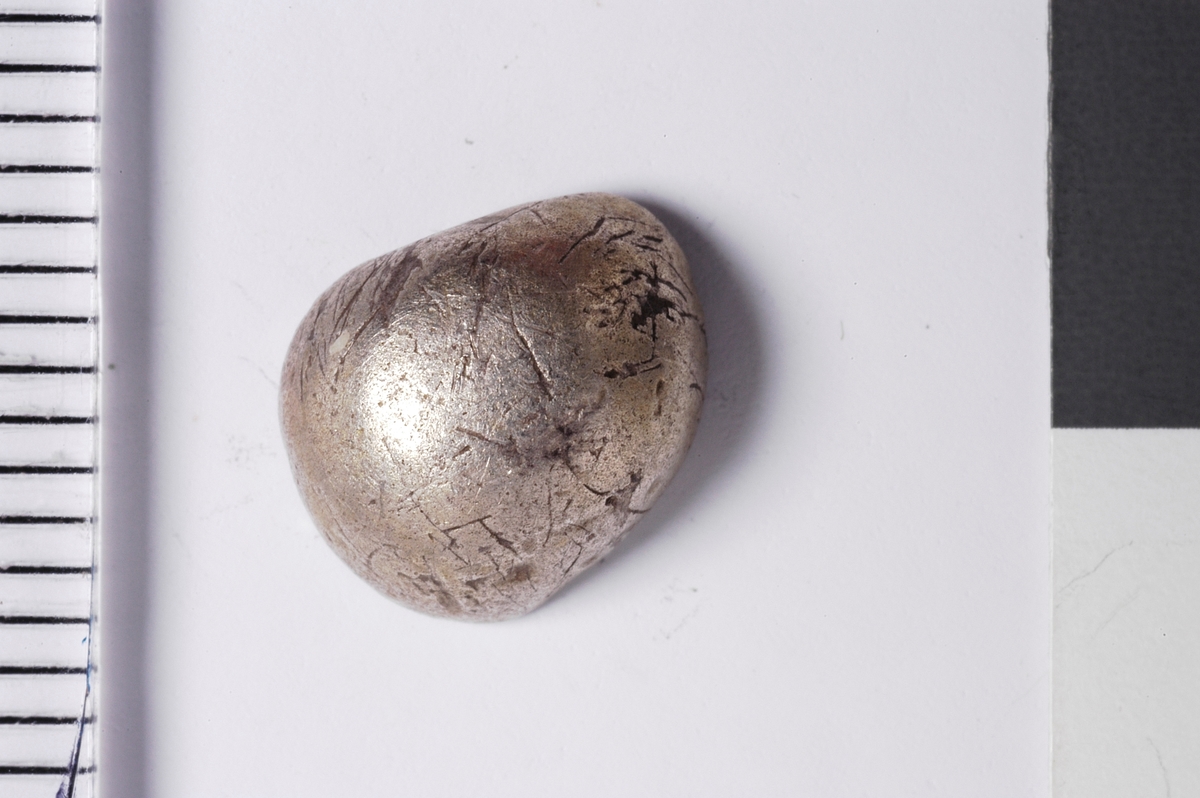 MALV: DIAM. 7 MM, HVELVET OG UTEN DEKOR. 