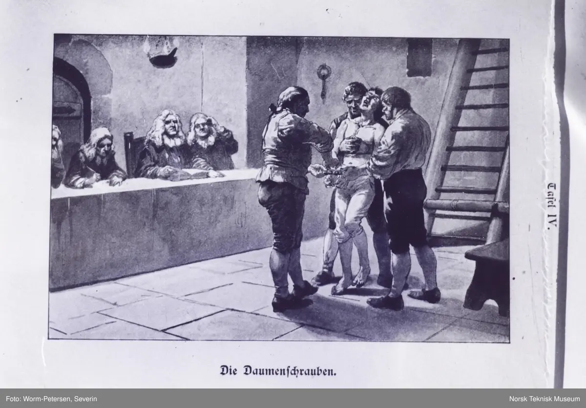 Tommeskrue. Avfotografert illustrasjon fra trykk, i pakke merket Straffeformer (A. Hiorth). 