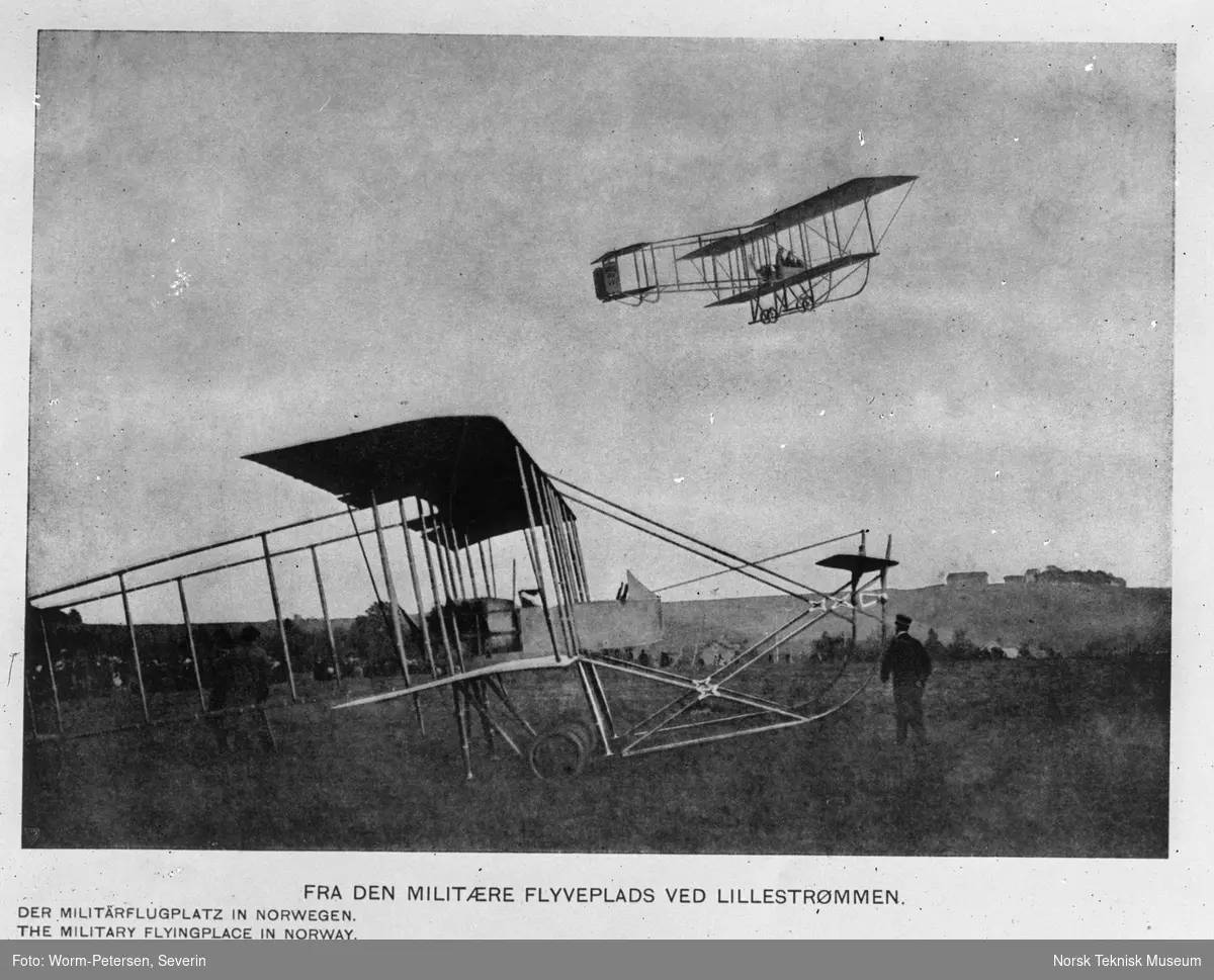 Fra den militære flyplassen ved Lillestrøm (Kjeller). Flyet er en Maurice Farman MF.7 Longhorn