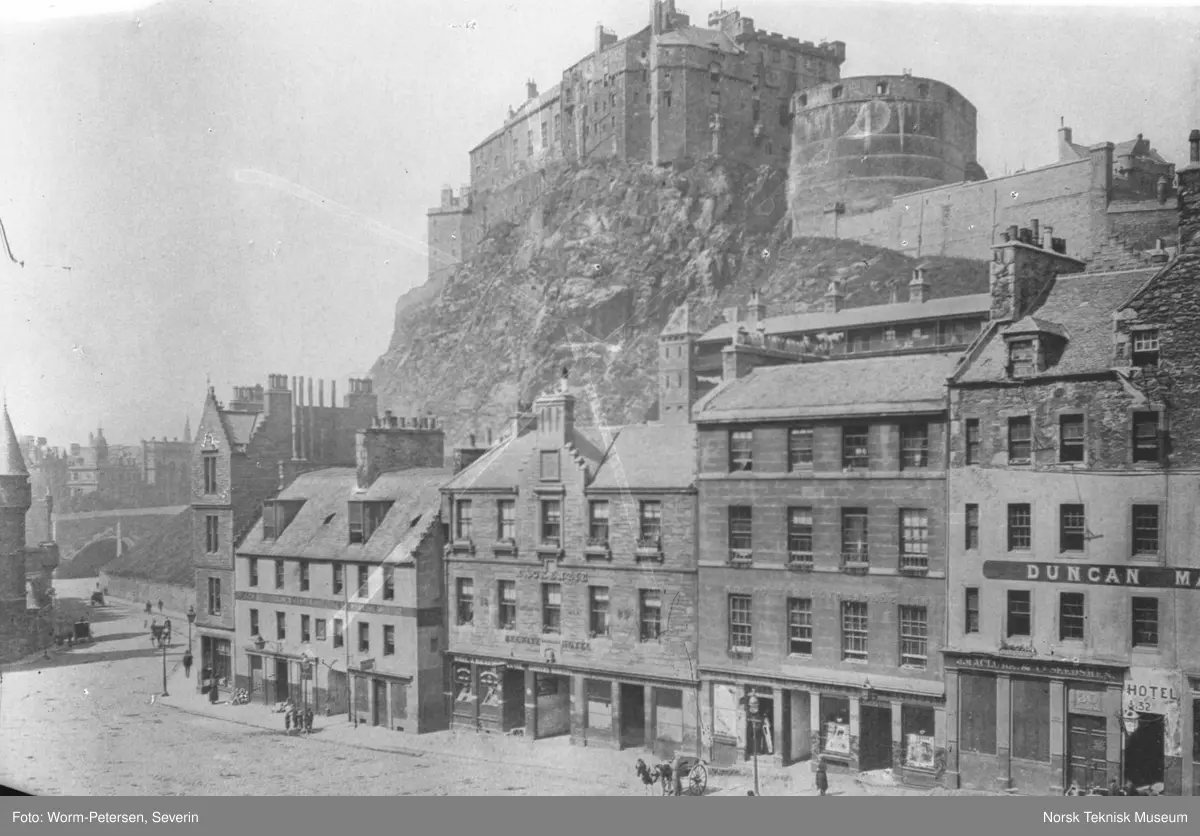 Edinburgh Castle (Skottland) og Killarneyfloden (Irland)
