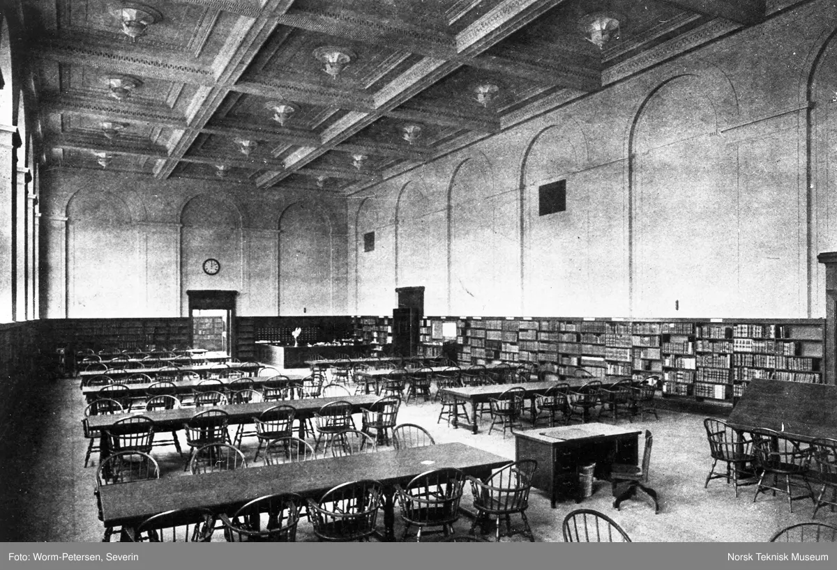 Biblioteksinteriør