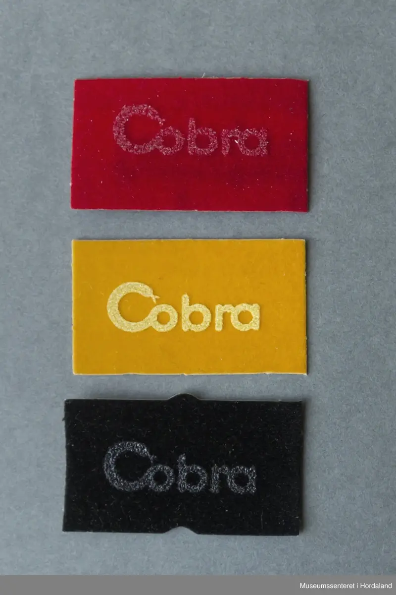 Strykemerke "Cobra" til klede produsert på Salhus Tricotagefabrik utanfor Bergen.