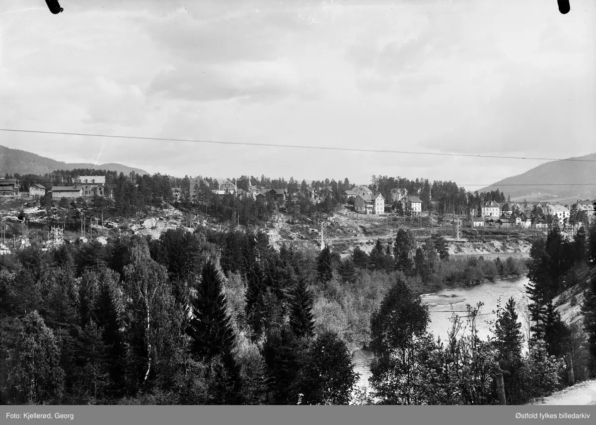 Notodden i Telemark. Skogen i fremkant er nå Tinfos Badet og NFK fotball anlegg på Tinfos området og sentrum på høyre side.