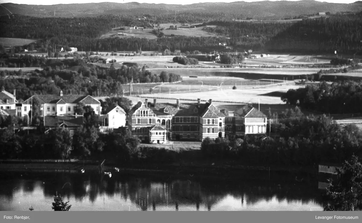 levanger-by-sett-fra-nesset-l-rerskolen-og-omlandet-levanger