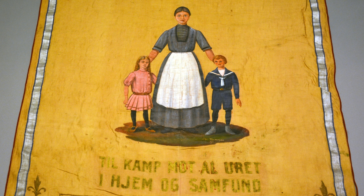 Kvinnefigur med gutt og pike
