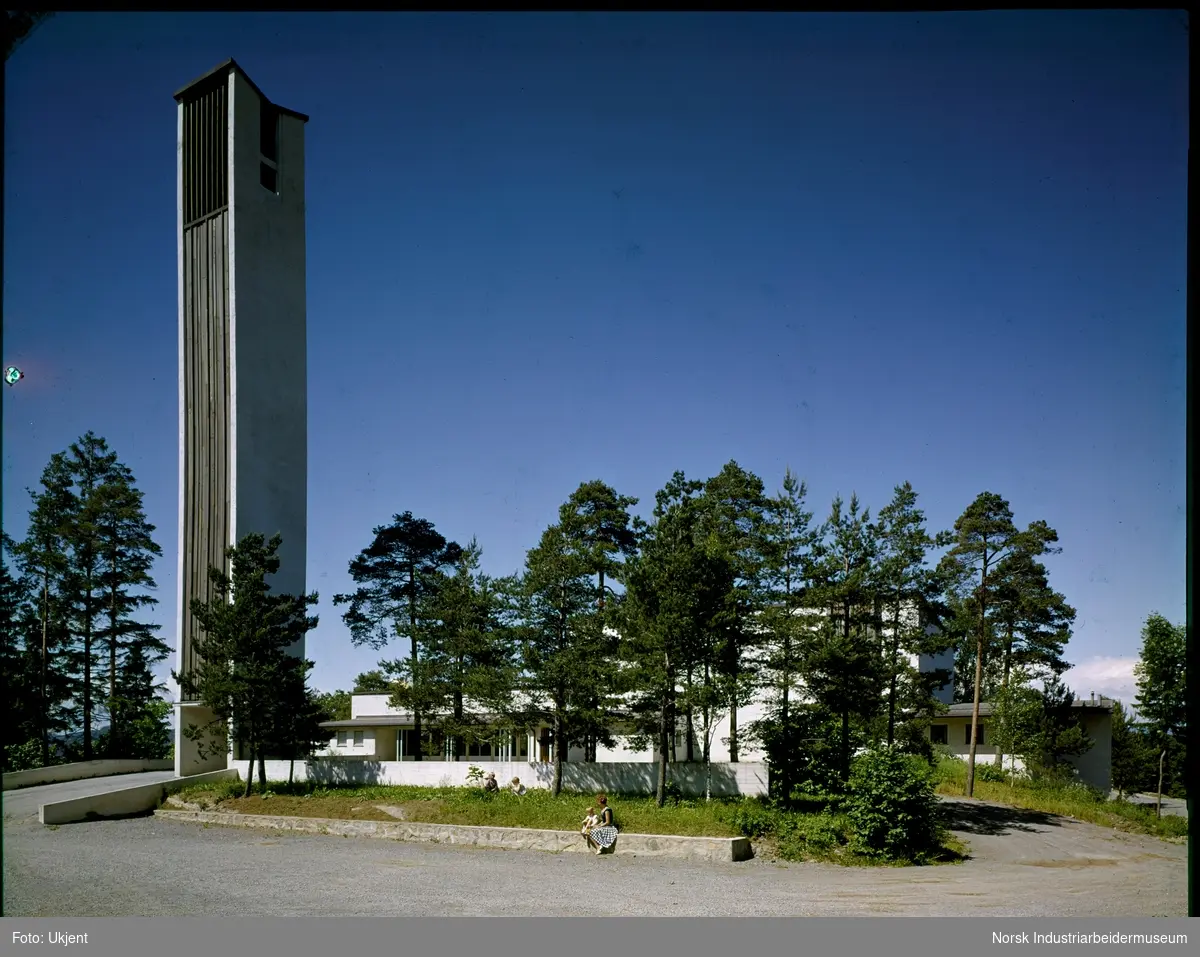 Herøya kirke, oversikt sørøst.