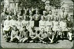 Klass 4 Centralskolan i Falköping 1955. Översta raden: 1. Nilsson, Lars Ove 2. Nilsson, Rune 3. Leijon, Per Olof 4. Östergårde, Karl-Olof 5. Lindén, Sven-Olof 6. Lundgren, Roland 7. Eklund, Tomas 8. Sondberg, Ulf  9. Persson, Kurt 10. Läraren Mauritzon, Rune. Mellersta raden: 1. Pettersson, Marianne 2. Monika 3. Rosén, Ulla 4. Rask, Erika 5. okänd 6. Holm, Lena 7. okänd 8. Magnusson, Rigmor 9. okänd 10. okänd. Understa raden: 1. Hylén, Gunnar 2. Jonsson, Krister 3. Lindström, Tord 4. Pantzar, Conny 5. Karlsson, Kent.