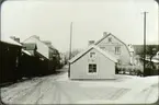 Övre delen av Nygatan på 1940-talet. Det översta lilla huset i kv. Bagaren då kvar.