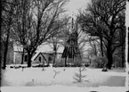 Almby kyrka och klockstapel.