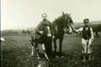 Birger Thorén och hans bror. Taget från berget.