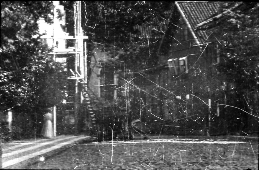 Kv. Klockaren, Storgatan 13, Kilanderska huset under byggnad 1900. (Bilden skadad).