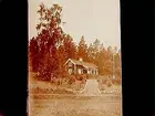 Sommarstugan Fridensborg, envånings stuga med inredd vind och veranda.
Fotograf Samuel Lindskog