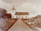 Viby kyrka och kyrkogården, från söder.
Beställningsnr: VY-127.