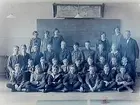 Högre Folkskolan, klassrumsinteriör, 30 skolbarn, klass 1, sal 29.
Lärare herr Stenkvist.