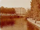 Stora Hotellet, hotellbyggnad i fyra våningar.
Bilden tagen från Kvarndammen.