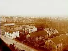 Örebro Försörjningsanstalt, tvåvånings sjukhusbyggnader.
Bilden tagen från Olaus Petrikyrkans torn.