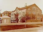 AB Örebro Ångbageri, tvåvånings fabriksbyggnad i rött tegel, Knäckebrödsfabriken.