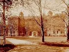 Risbergska skola (Kommunala Flickskolan), trevånings skolbyggnad med två torn.