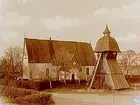 Sparrsätra kyrka, kyrkobyggnad och klockstapel.