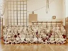 68 gymnaster och frisksportare i Engelbrektsskolans gymnastiksal.
Örebro Läns Gymnastikförbund och Frisksportförbund.