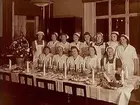 Örebro stads yrkesskola, hushålls & sömnadskola.
13 kvinnor på bilden.