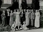 12 vuxna och 3 barn i trädgården.
Musikdirektör Gustaf Björqvists fru på 50 årsdagen.