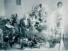 Fru Hanna Sjölanders 85 årsdag.
Rumsinteriör, en kvinna.