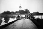 Kyrkan, Alberts gärde Stora Mellösa, Översvämning på fälten och vägen,
1910-08-01.