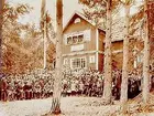 Adolfsberg
Tvåvånings bostadshus i trä, med frontespis.
Vasakyrkans sommarhems invigning.