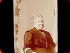 En kvinna, bröstbild.
Beställare: Anton Hahn.
