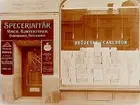 Bröderna Carlssons Speceriaffär, exteriör, skyltfönster.