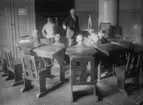 Dövstumskolan, interiör, 1:a klassens lektionsrum, 8 skolbarn och lärare Nordenmark.