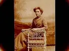 En kvinna.
Ester Pettersson