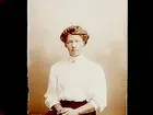 En kvinna.
Ester Åkerstrand