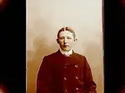En man, bröstbild.
Gustaf Andersson