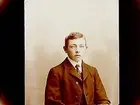 En man, bröstbild.
Oskar Westling