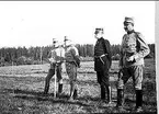 Kavalleriskolan 1908-09 samt tävlingar 1911-14. 
Högre officerare på K 8.