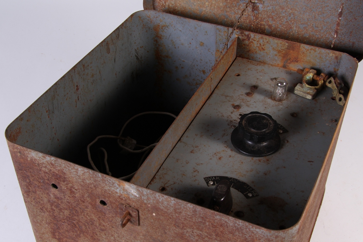 Aggregat for elektrisk gjerde. 1930-40 tallet