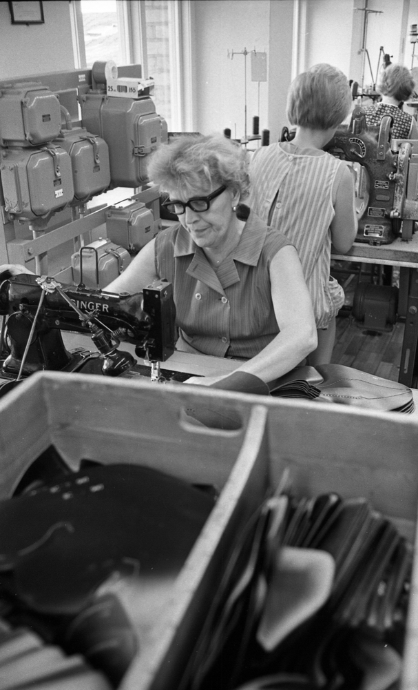 Kronan skofabrik. 19 september 1968. 
Skofabriks AB Kronan har flyttat till Rex lokaler i Hjärsta.