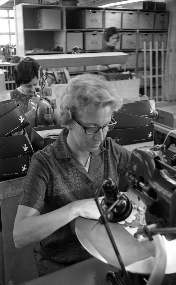 Kronan skofabrik. 19 september 1968. 
Skofabriks AB Kronan har flyttat till Rex lokaler i Hjärsta.