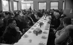 Striberg 18 november 1967

I en matsal vid gruvan i Striberg sitter personer vid fikabord och dricker kaffe och äter bullar.