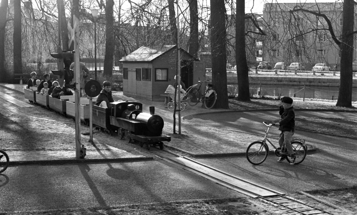 Trafiklekskolan 4 maj 1965

Lillputte tåget på stora holmen.