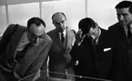 Vinet skall, 3 augusti 1965

italienska utställningen i Medborgarhuset med bl. a. landshövdingen Valter Åman och Viterbos borgmästare Luigi Crescia. Här beses en utställning i Länsmuseet.