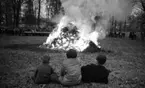 Valborgsmässoafton på Stora Holmen.
Bilden tagen den 30 april 1966, publicerad 2 maj 1966.
(Rubrik till negativbilderna Valborgsmässoafton 2 maj 1966).