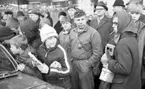 Rally 11 mars 1965

Autografskrivning utanför Krämaren.