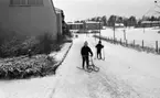 Sköterskorna dåligt betalt, Baronbackarana
3 december 1965

Baronbackarna