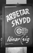 Hårnät för Mods den 6 mars 1965.

Informationsskylt rörande arbetarskydd på Centrala Verkstadsskolan i Örebro.