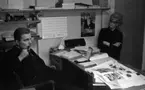 Scala 22 mars 1965.

Mati Saarväli på redaktionen för tidningen Scala International. Kvinnan som är med på bilden heter Lotta och hon arbetade i tobaksaffären på Trädgårdsgatan 8, Örebro.
Det var Karl-Johan Saarväli (far till Mati Saarväli) som låg bakom tidningen Scala för den moderna mannen. Redaktionens adress var Kasernvägen 16.